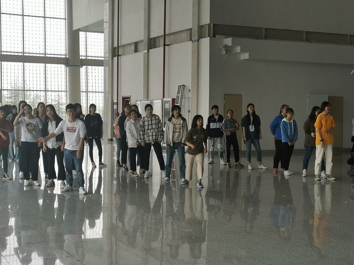 “奋进新时代”