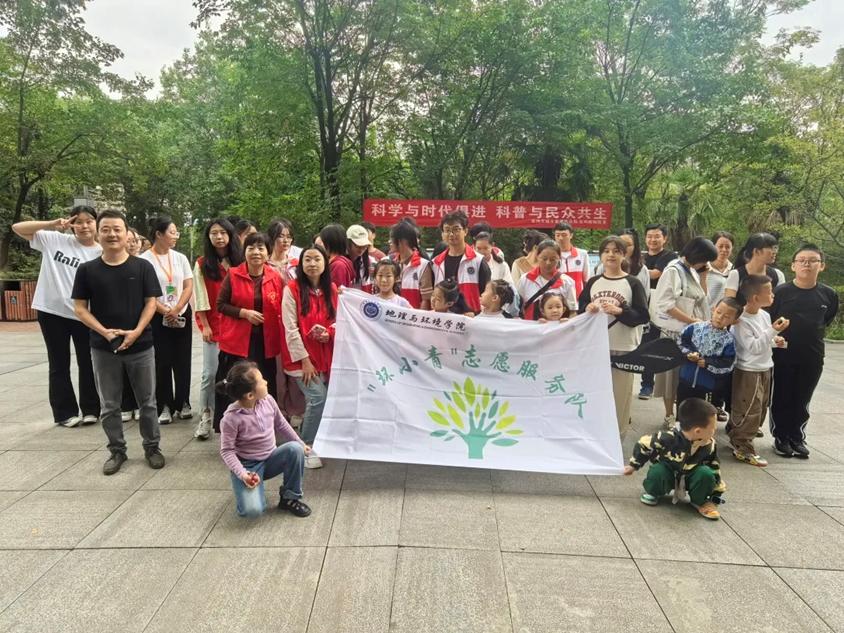 学院环小青志愿服务队赴宝鸡市植物园开展志愿服务工作